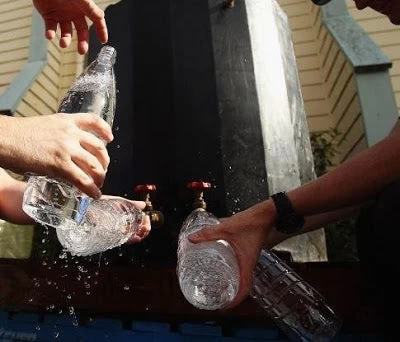 Ερευνα σοκ: Τα μπουκάλια νερού είναι πιο βρώμικα από… τη λεκάνη μιας τουαλέτας